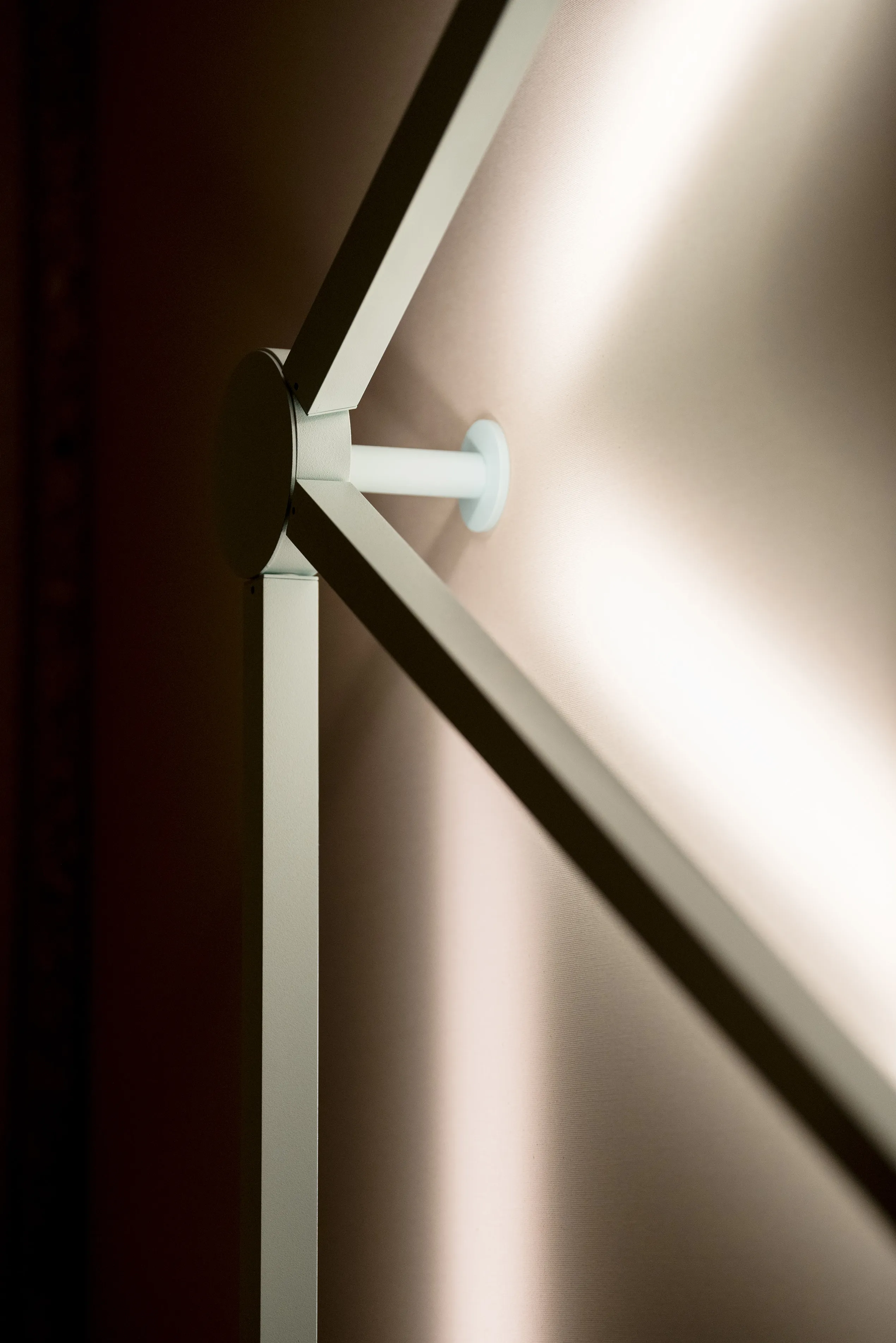 Axolight Poses Satellites 