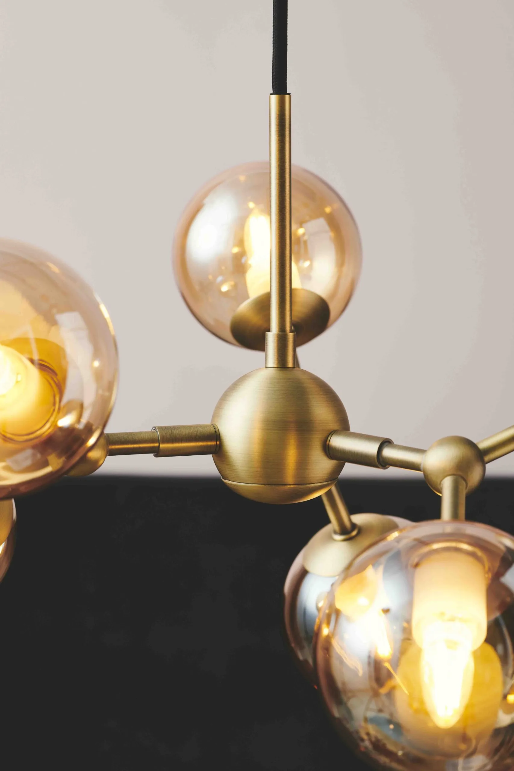 Halo Design Atom Lysekrone