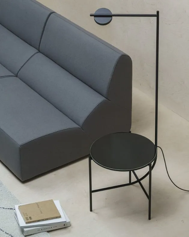 Grupa Igram Gulvlampe med bord