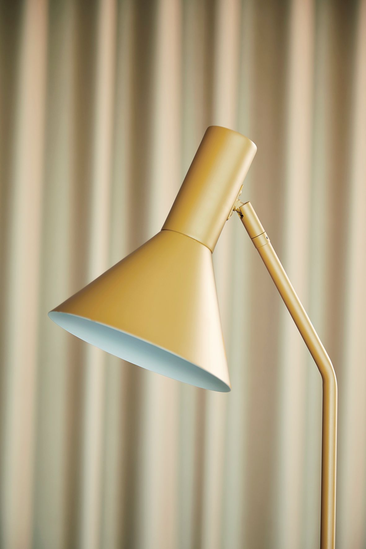 Frandsen Lyss Bordlampe Almond