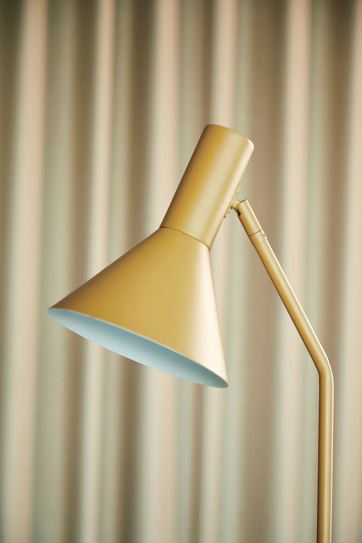 Frandsen Lyss Bordlampe Almond