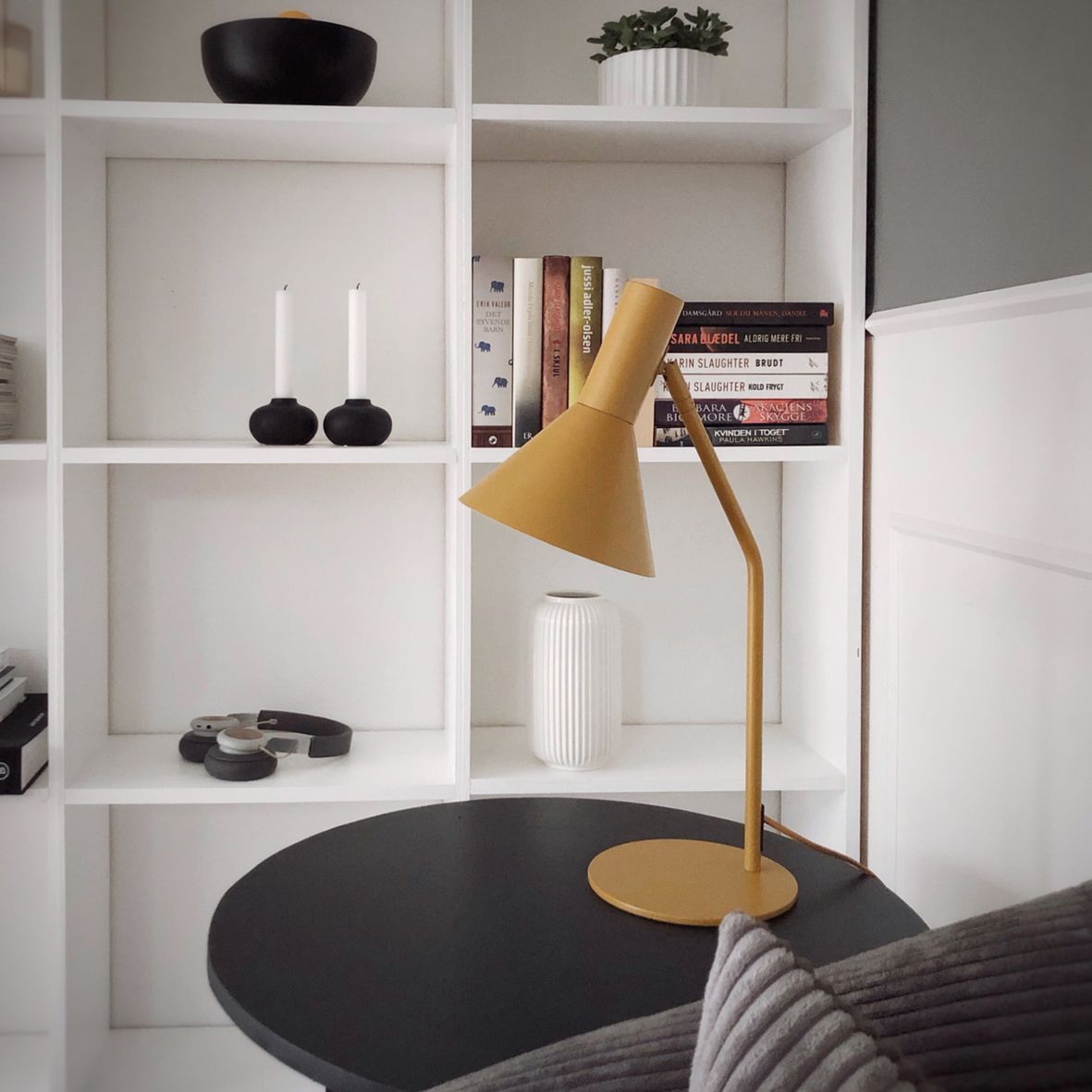Frandsen Lyss Bordlampe Almond