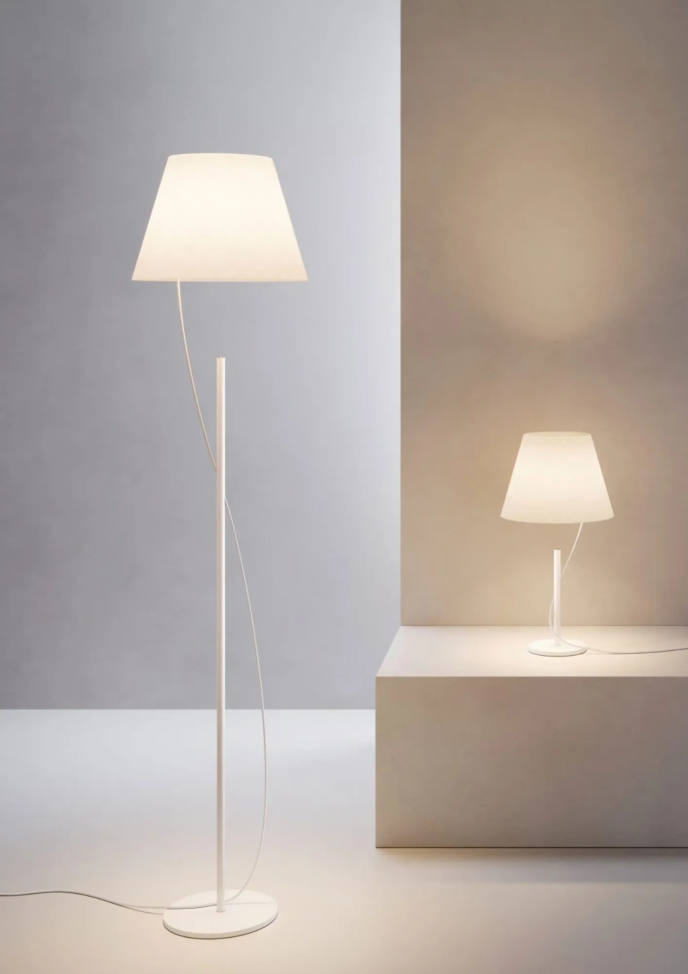 Lodes Hover Bordlampe 