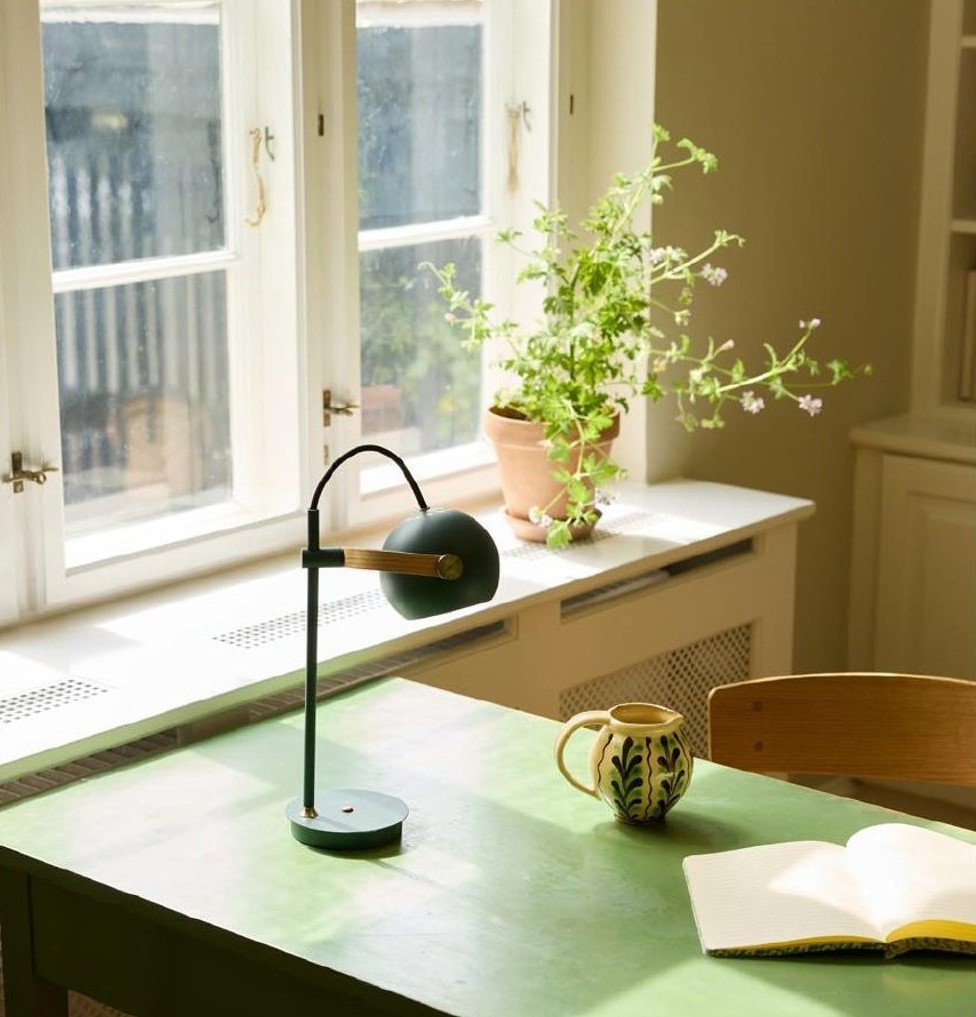 Halo Design DC Portable Bordlampe